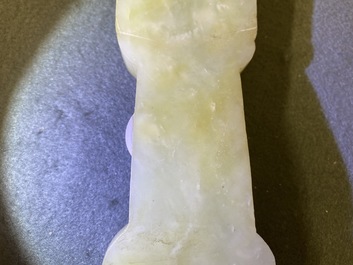 Un sceptre 'ruyi' en pierre dure incrust&eacute;e, Chine, 19&egrave;me/20&egrave;me